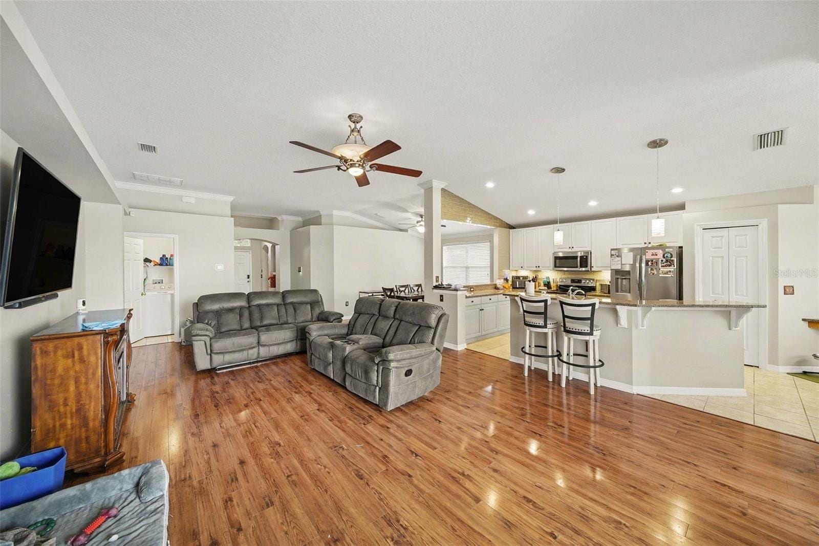 215 Fern Gulley Dr photo 2