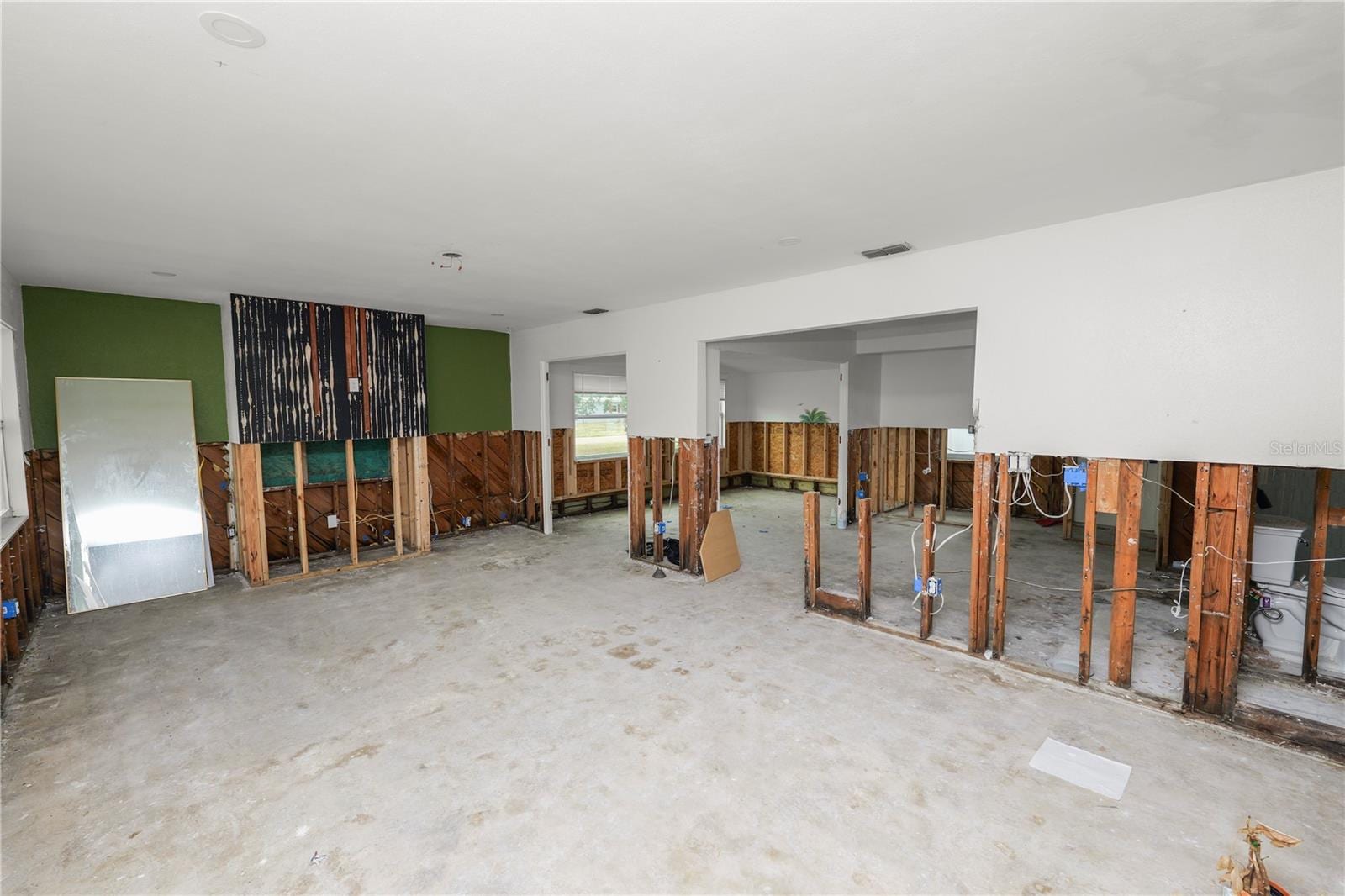8100 Overlook Pl NE photo 4