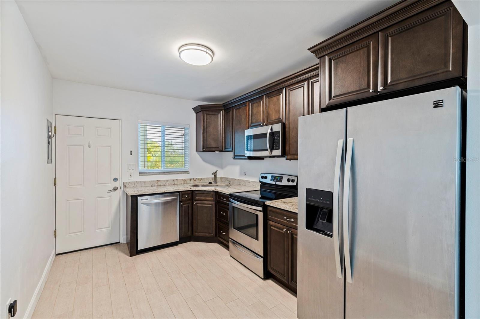 410 12th Ave NE #10 photo 5