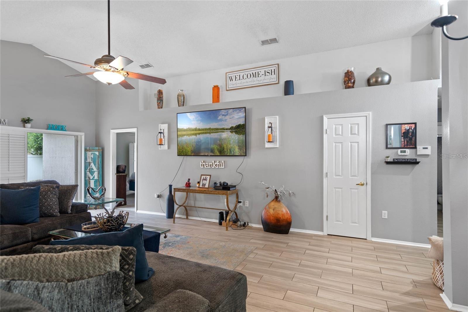 541 Heather Glen Dr photo 3