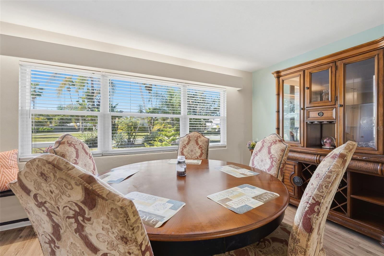 610 Palm Ave photo 2