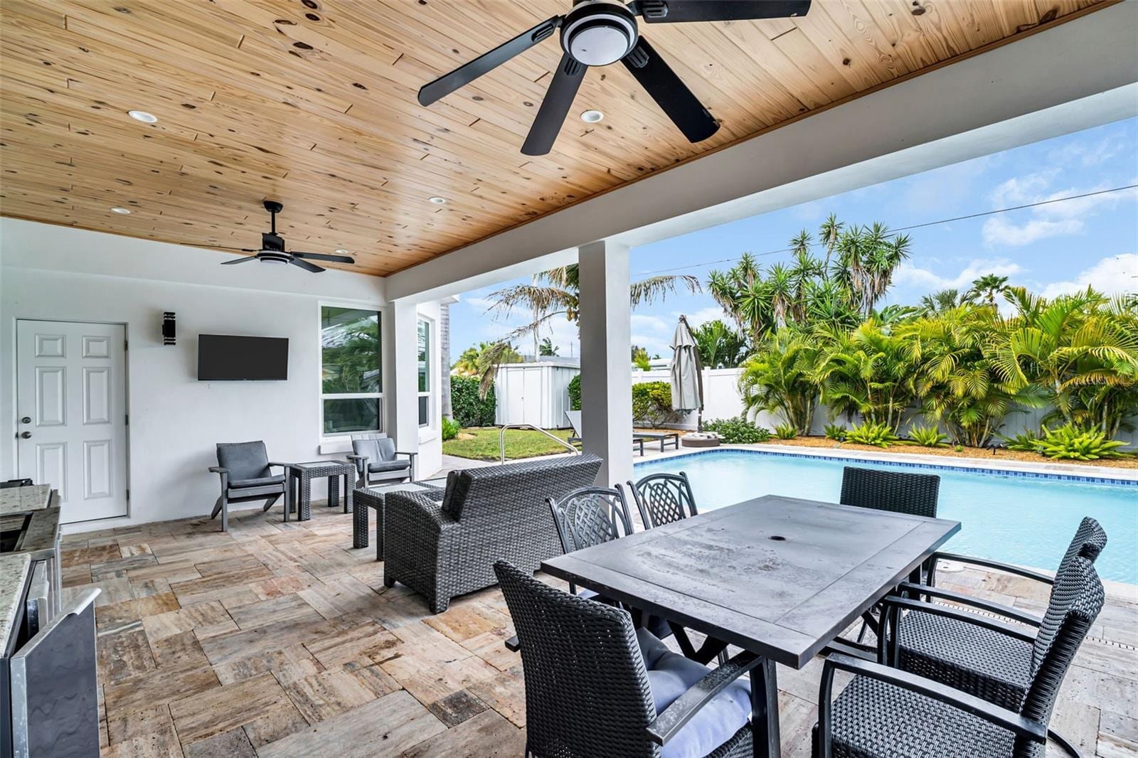 2220 E Vina Del Mar Blvd photo 4