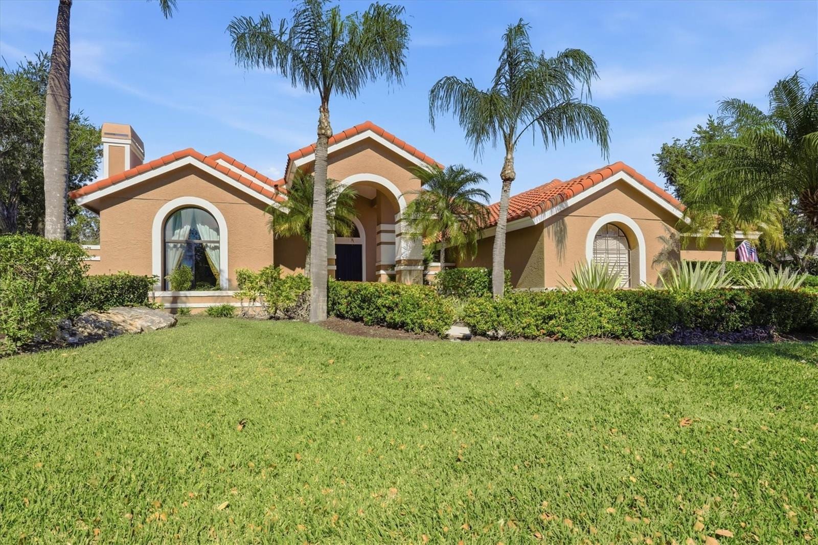 4221 Escondito Cir photo 2