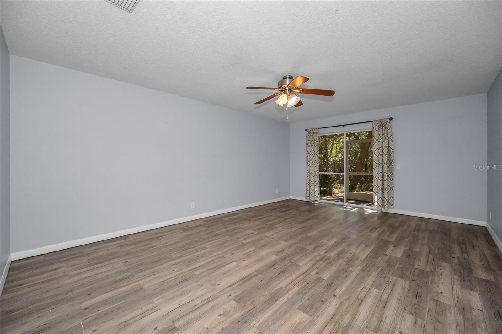 9614 Charlesberg Dr photo 5