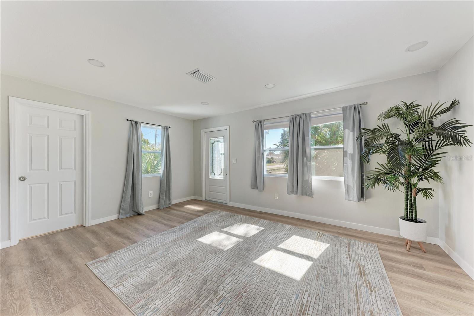 702 20th Ave W photo 3