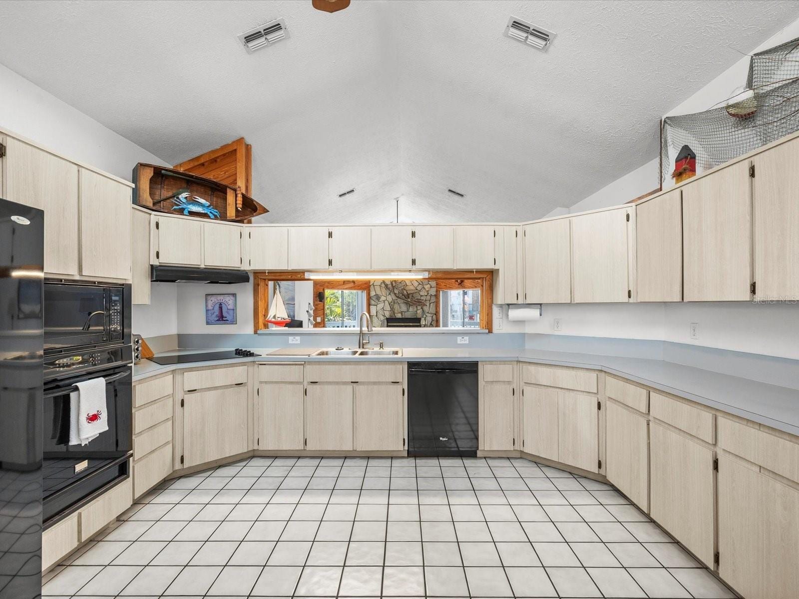 4290 Carlos CT photo 4