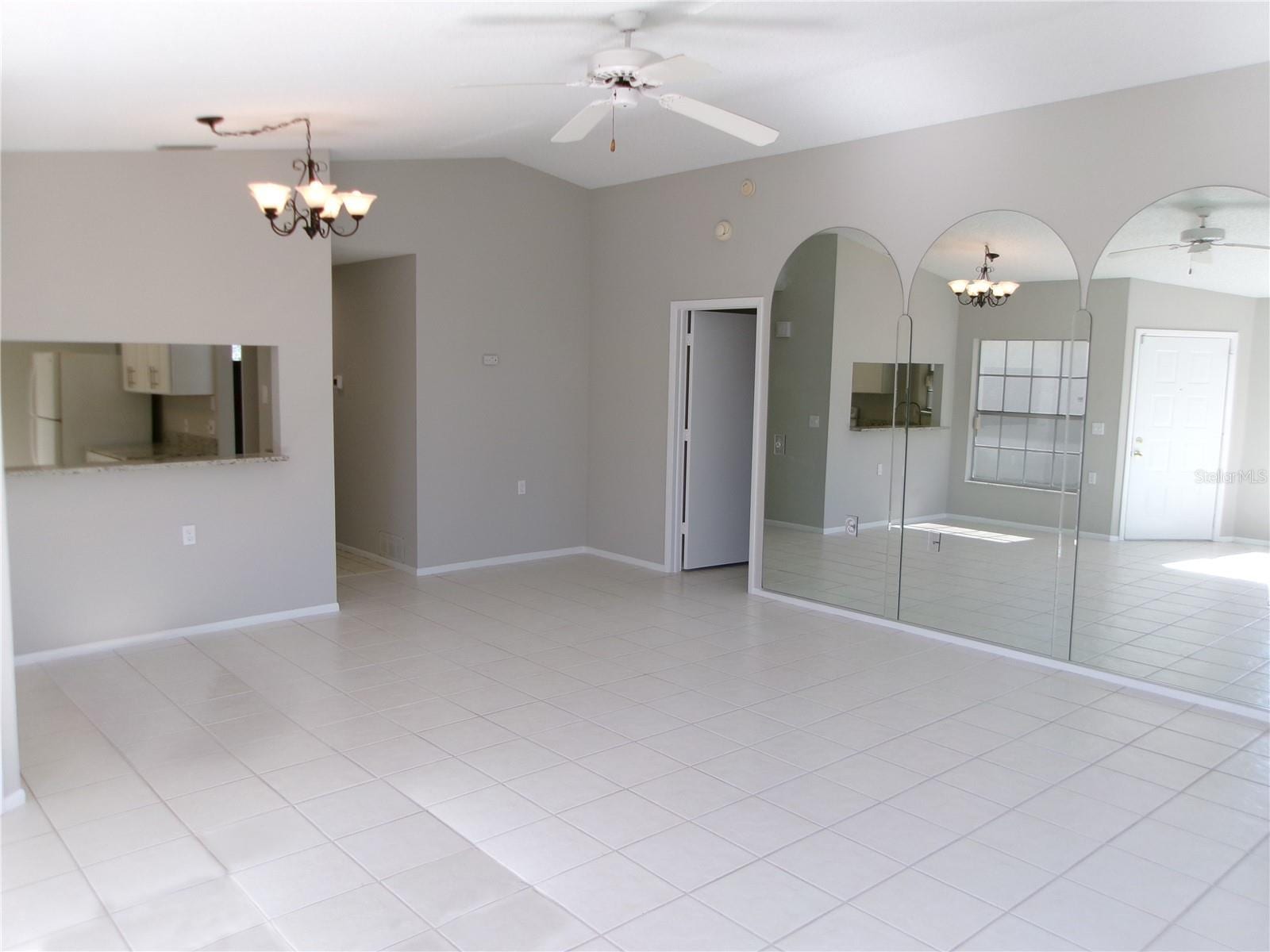11604 Versailles Ln photo 4