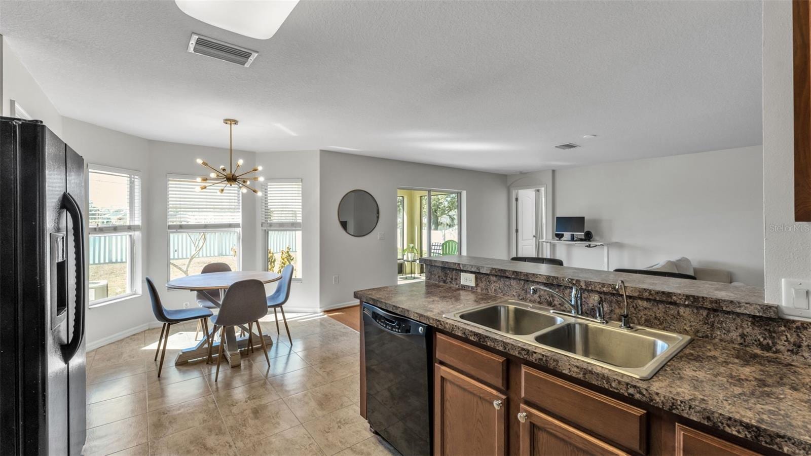 2447 Ladoga Dr photo 4