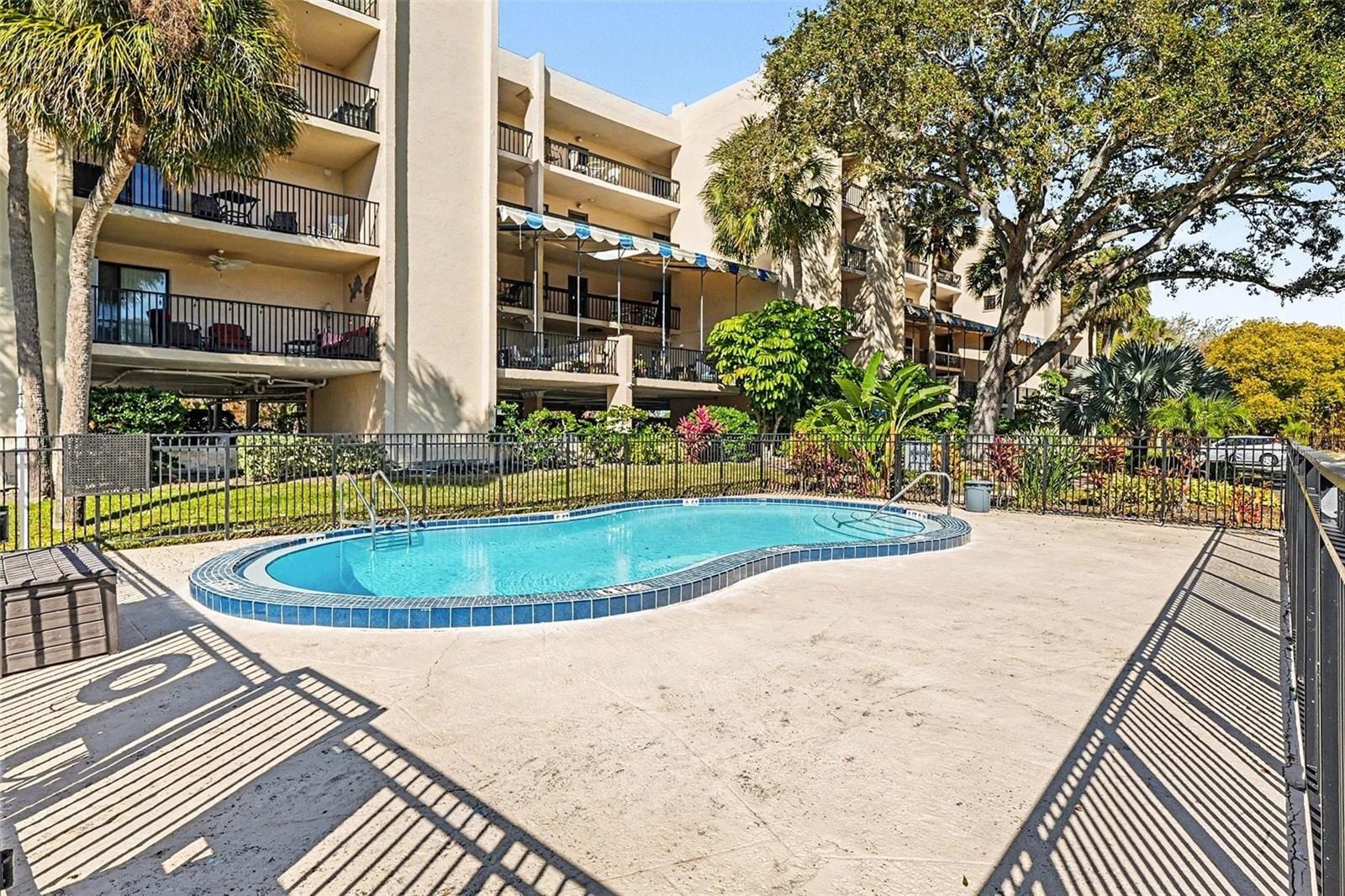 303 Tarpon Pt photo 4