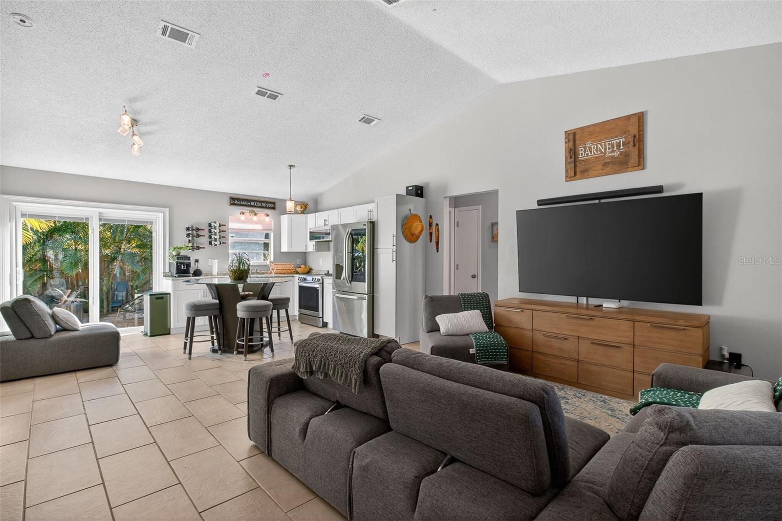 1688 Taylor Lake Cir photo 4