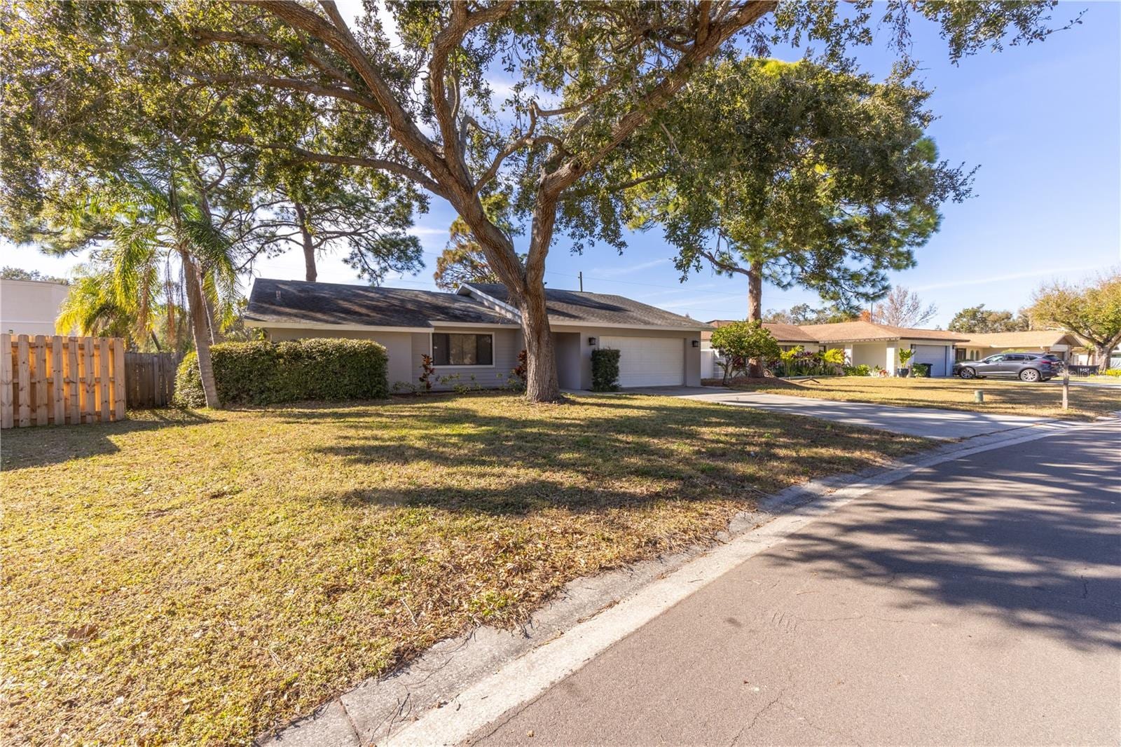 8457 Cypress Lake Cir photo 2