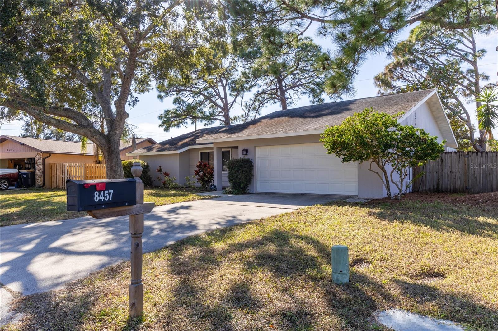 8457 Cypress Lake Cir photo 3