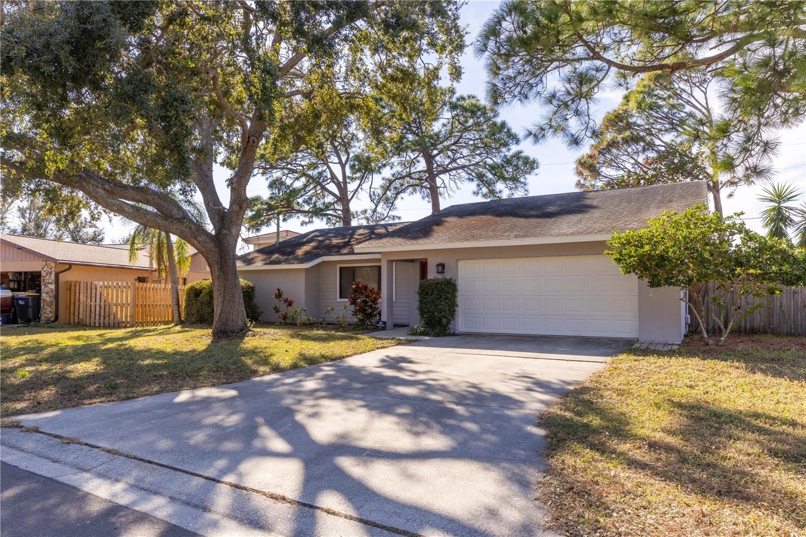 8457 Cypress Lake Cir photo 4