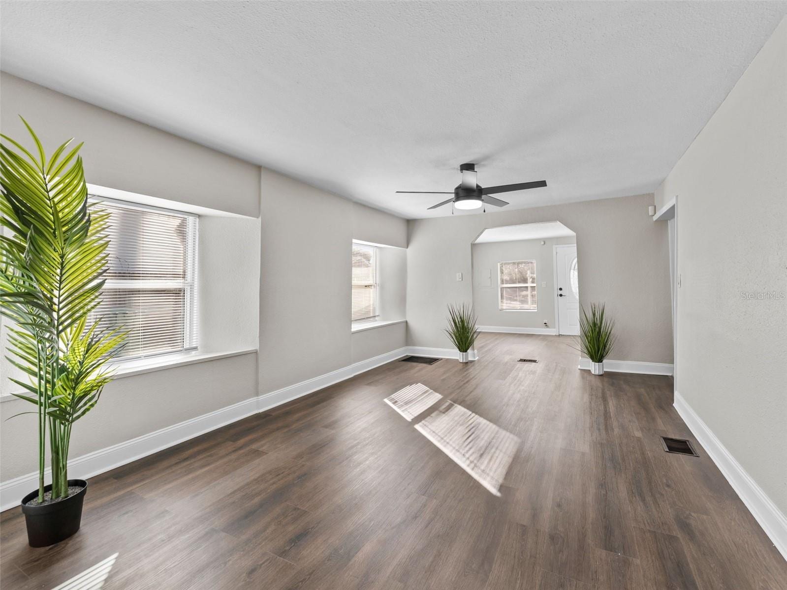 3622 E Mohawk Ave photo 5
