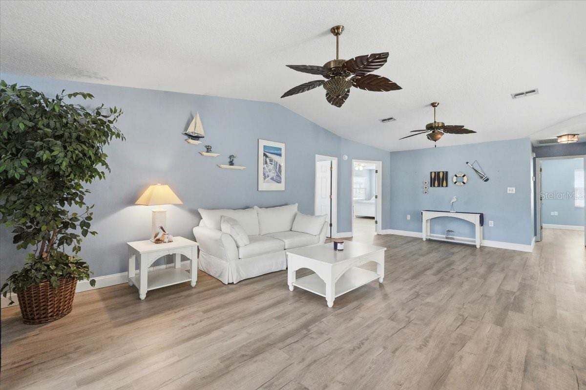6140 Seagull Ln photo 2