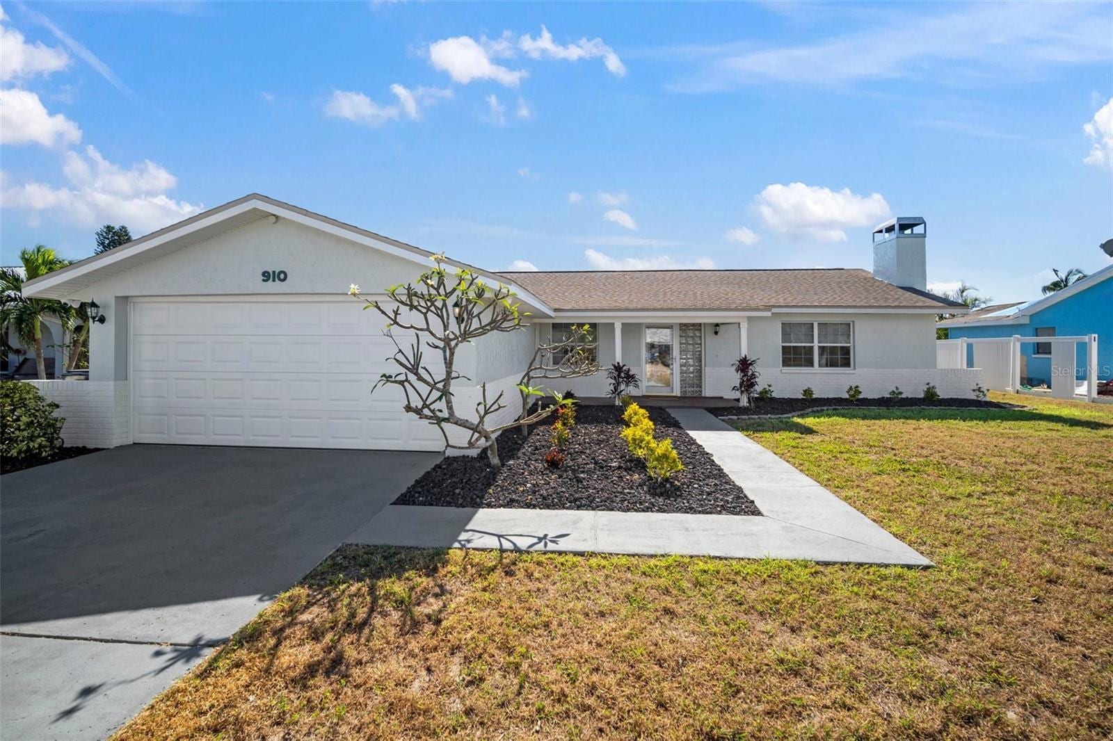 910 Spindle Palm Way photo 2