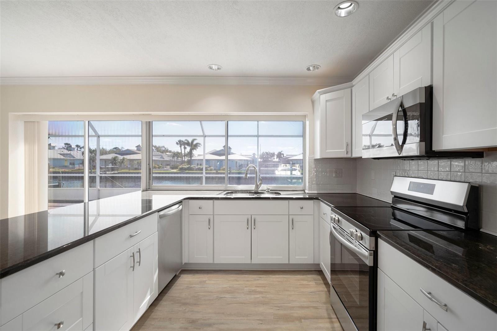 910 Spindle Palm Way photo 3
