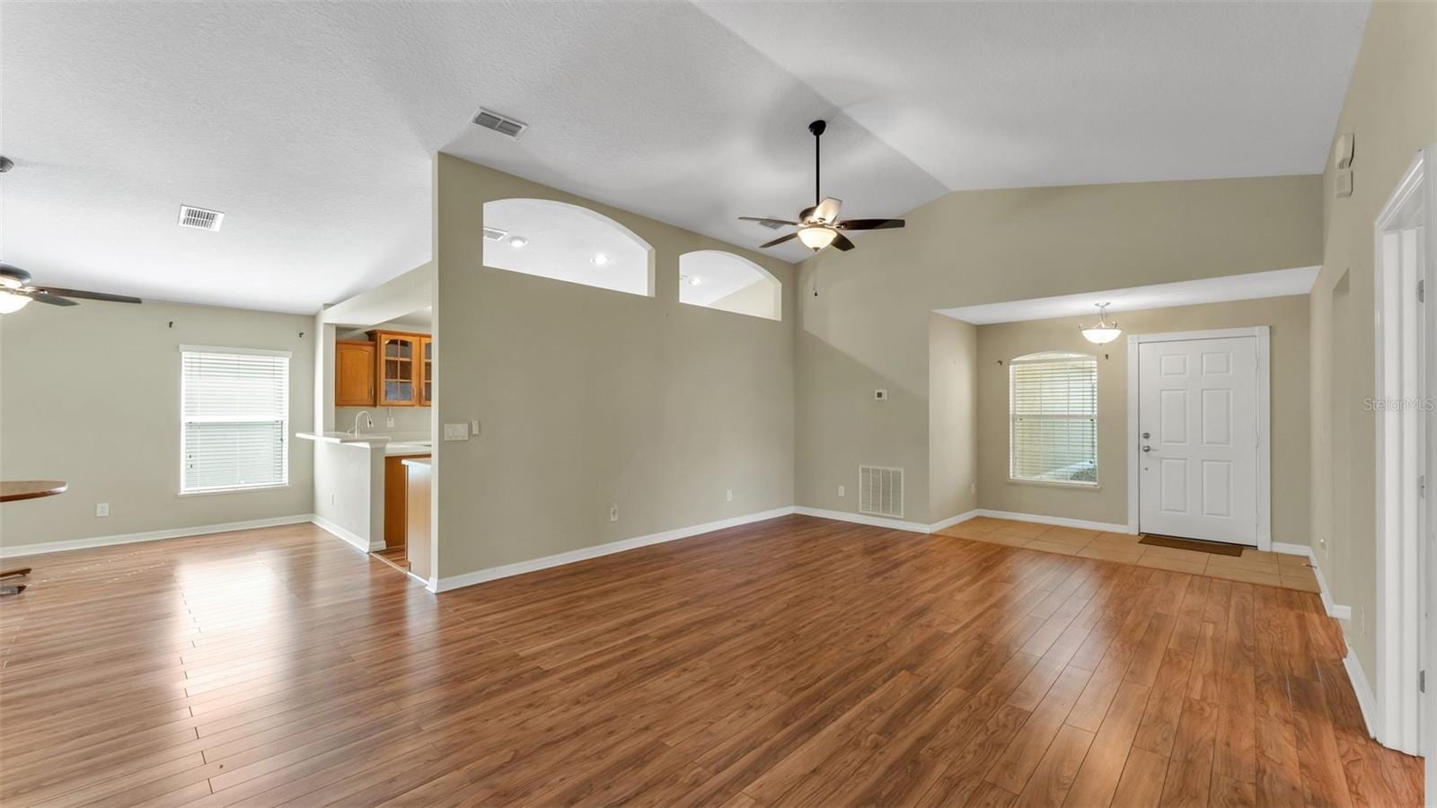 3588 Raleigh Dr photo 4