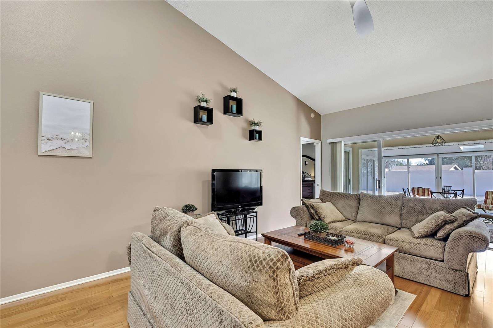 1424 Pinewood Hills CT photo 4