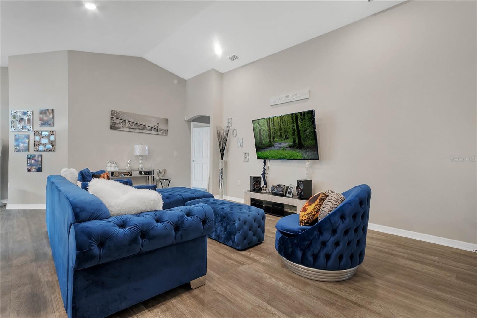 1042 Corso Dr photo 5