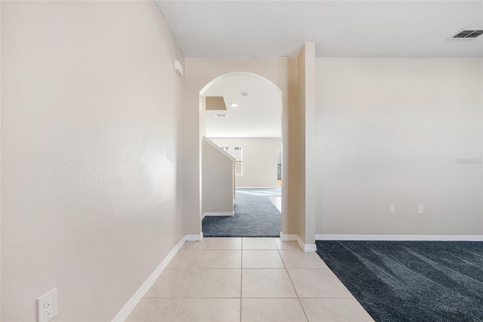 305 Meadowbrook Blvd photo 3