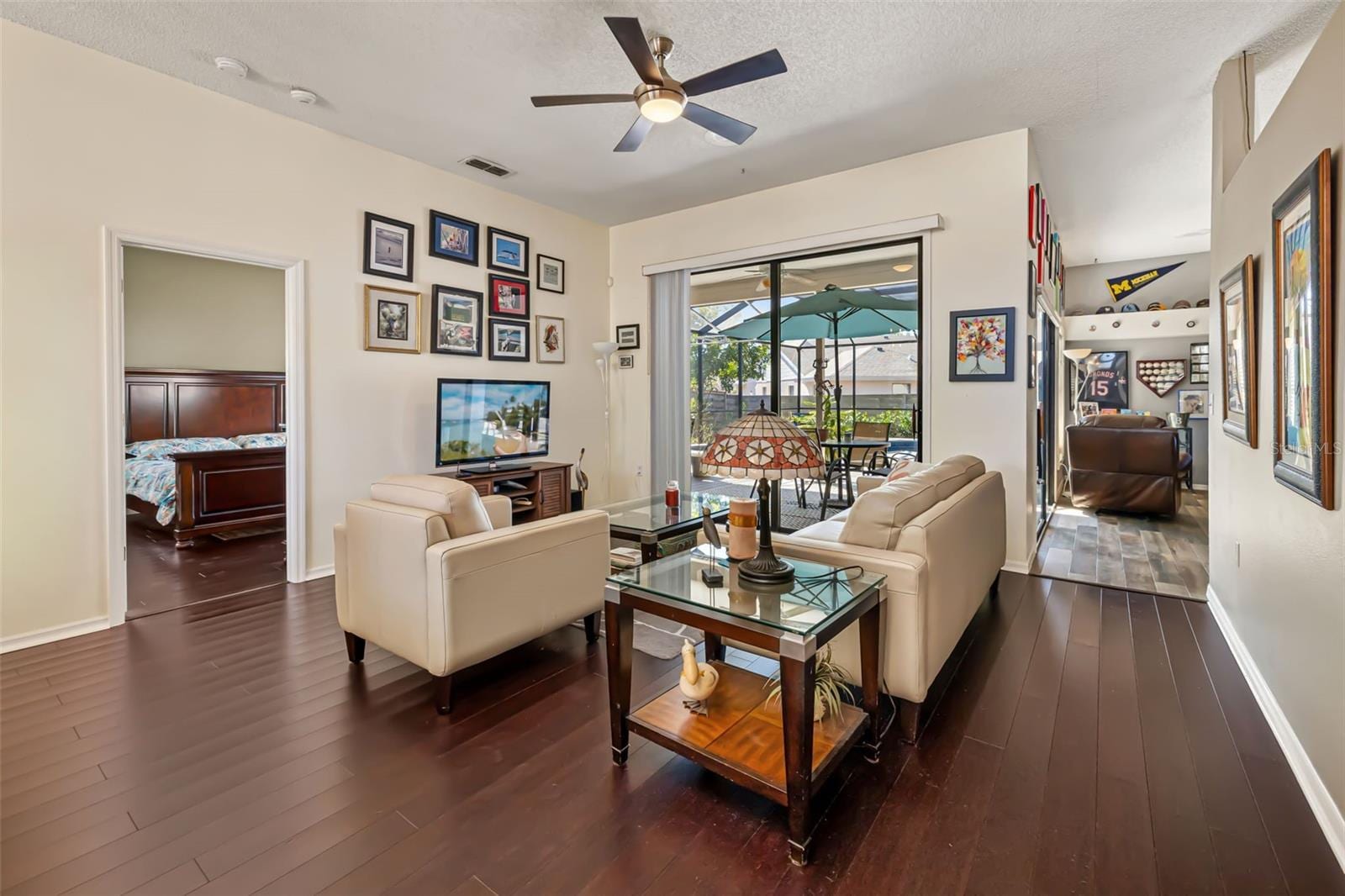 8072 Glenbrooke Ln photo 3