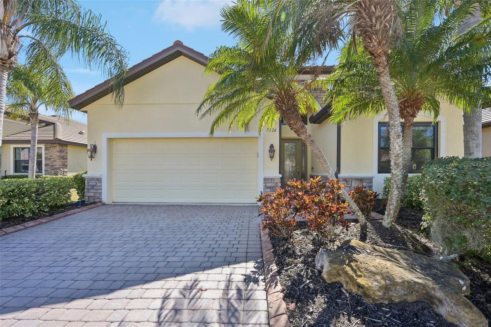 7526 Rio Bella Pl photo 3