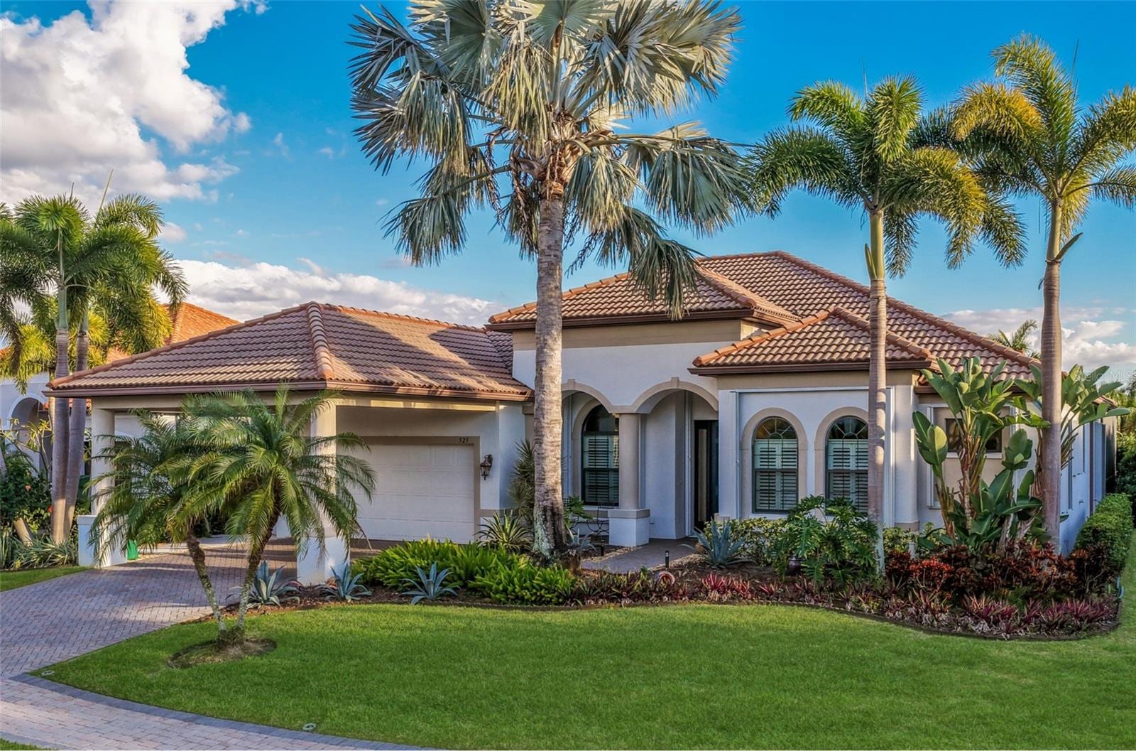525 Mast Dr photo 2