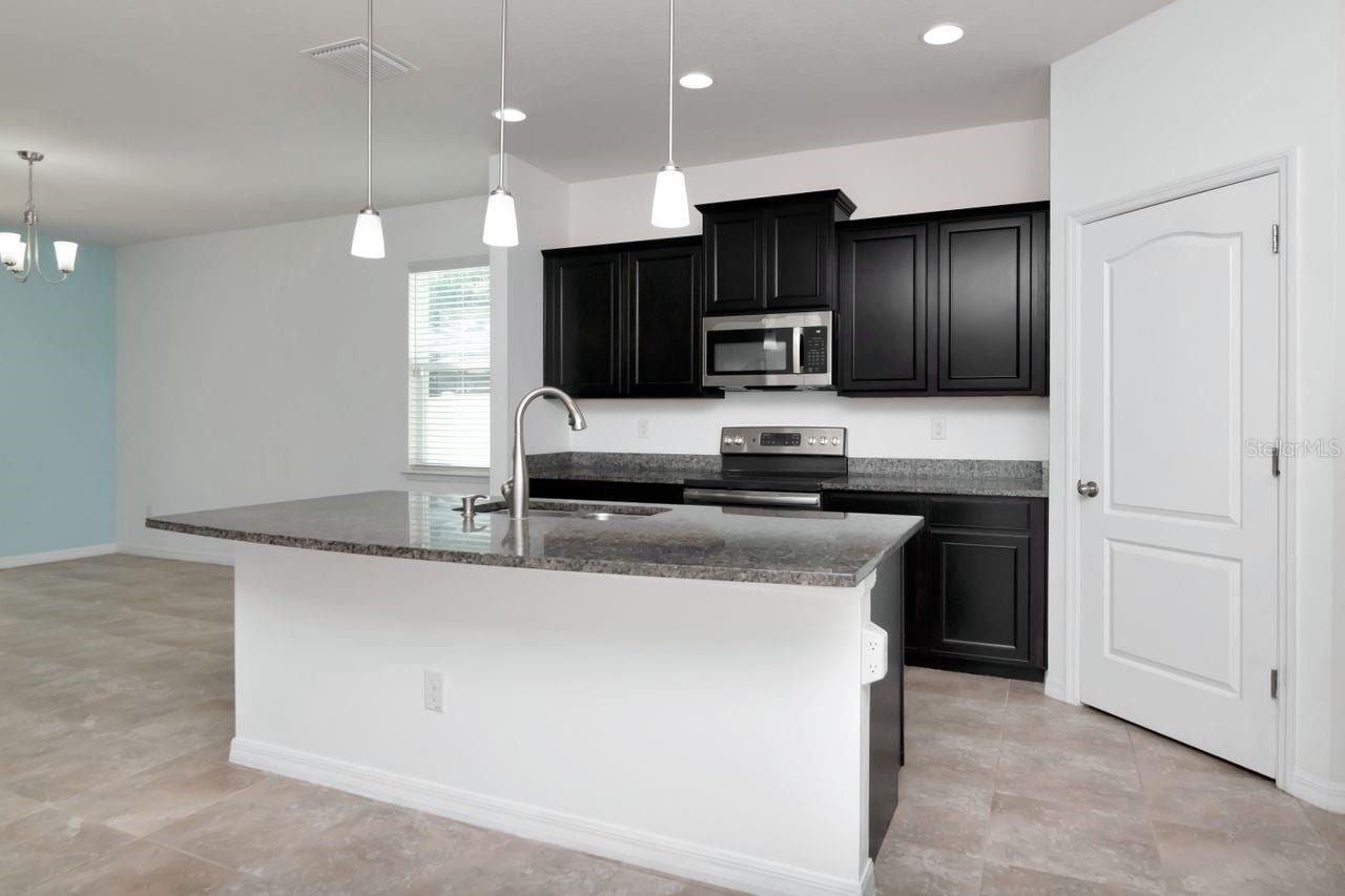 5446 Suncatcher Dr photo 3