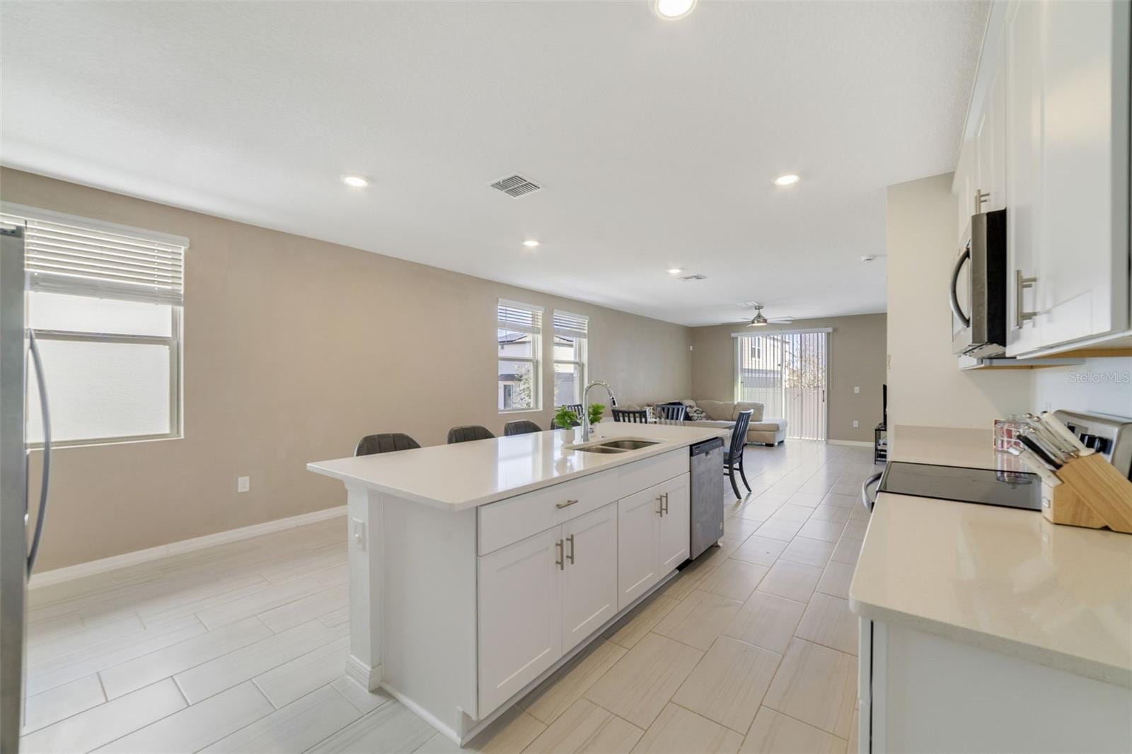 4928 Mainsail St photo 4