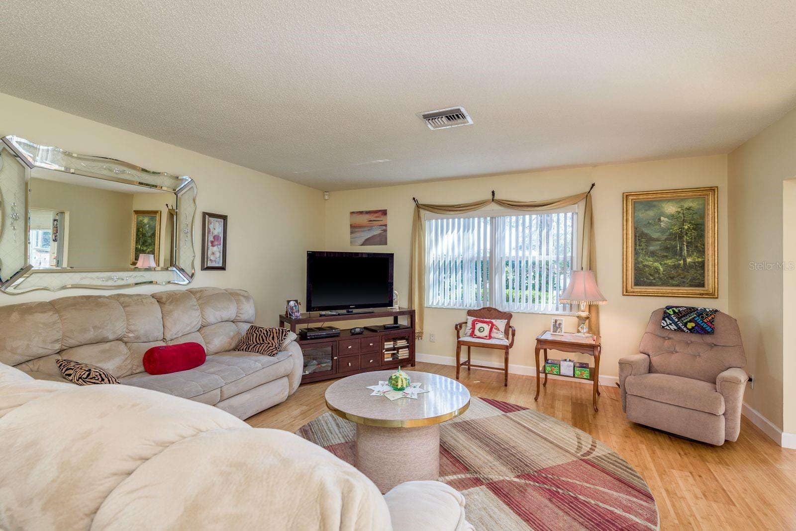 3413 Rochelle CT photo 5