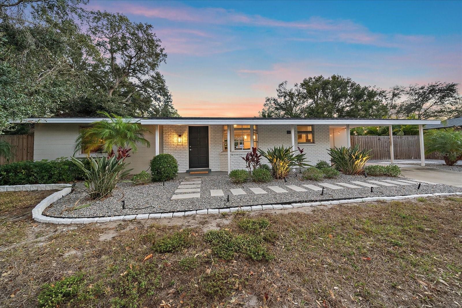 2438 Wisteria St photo 3