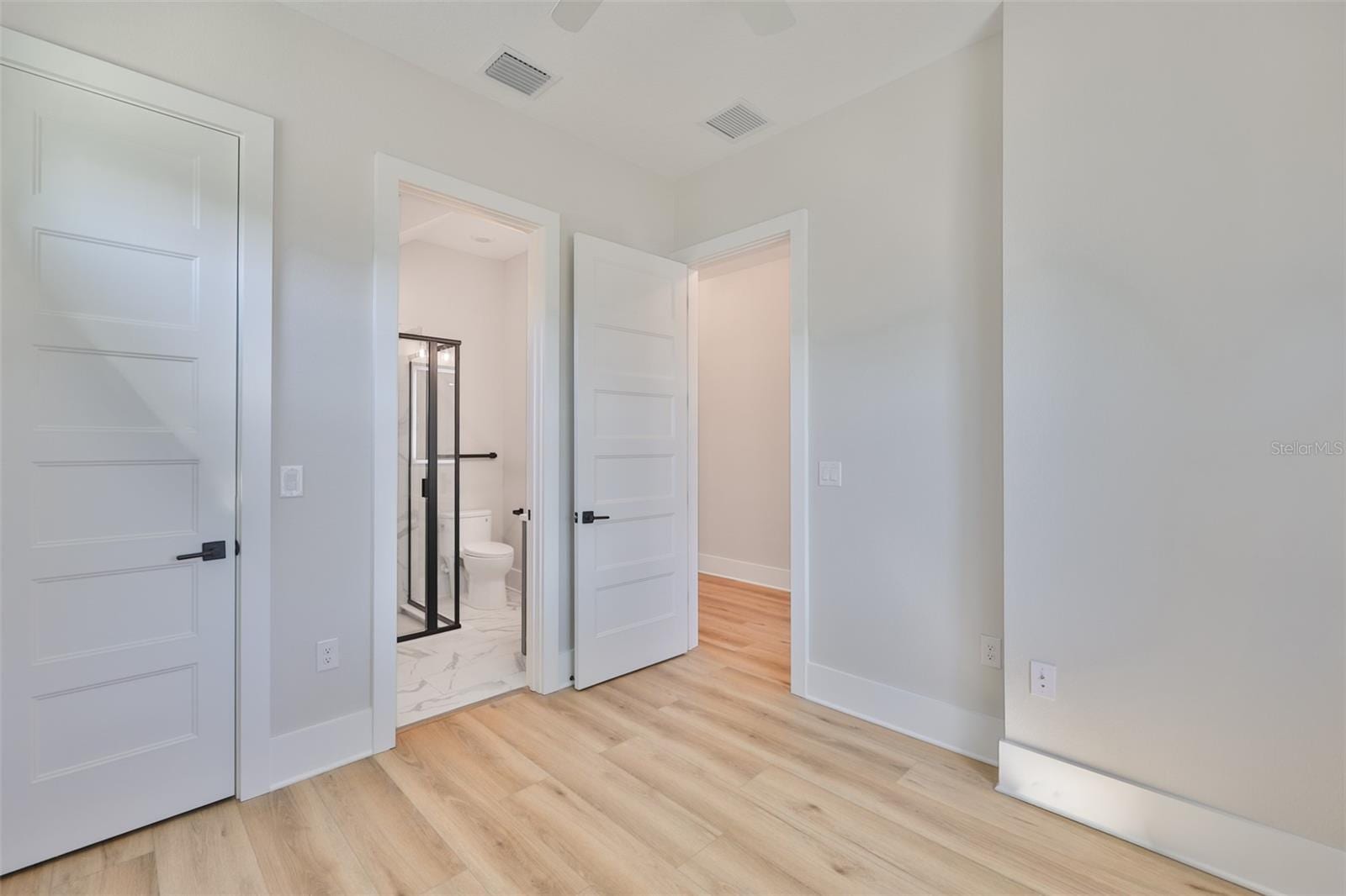 3223 W Paxton Ave photo 4