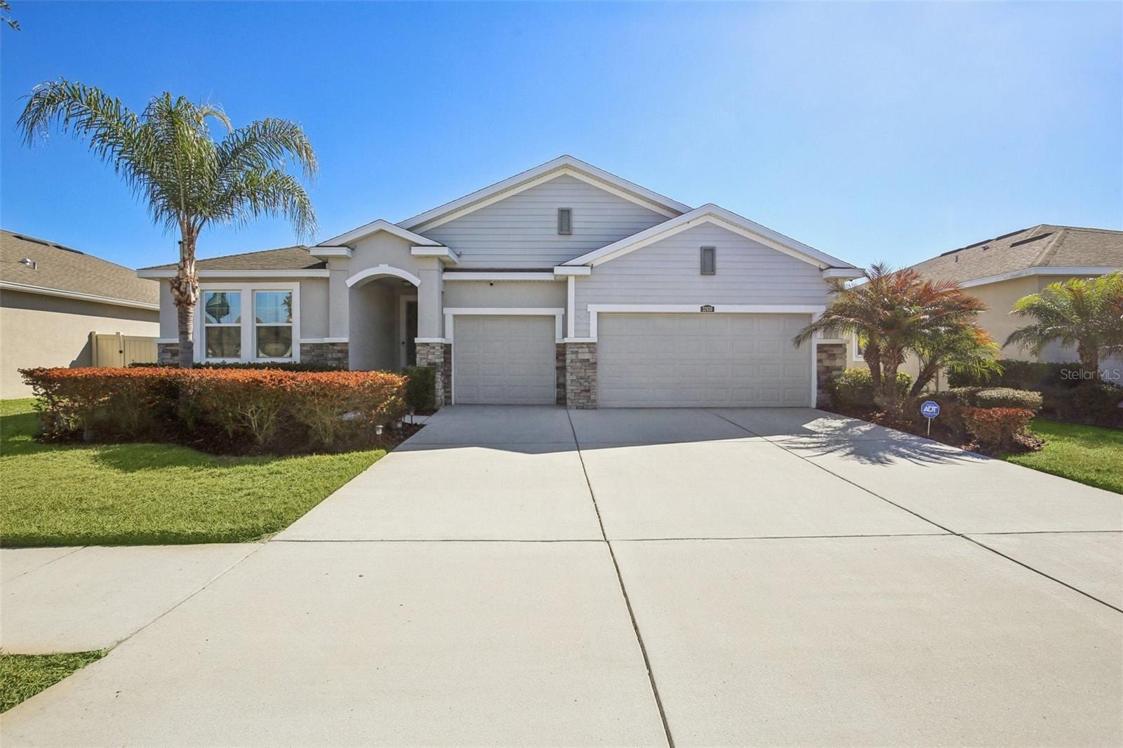32030 Goddard Dr photo 2