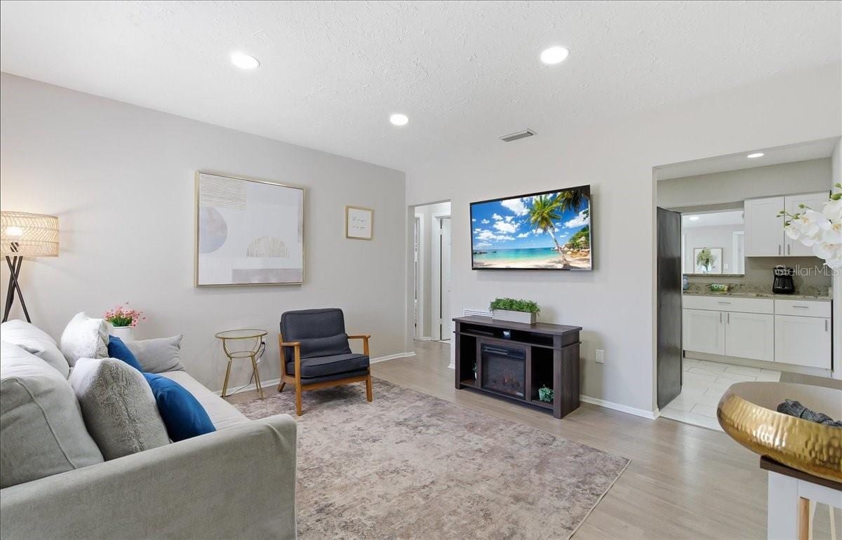 305 N Conrad Ave photo 4
