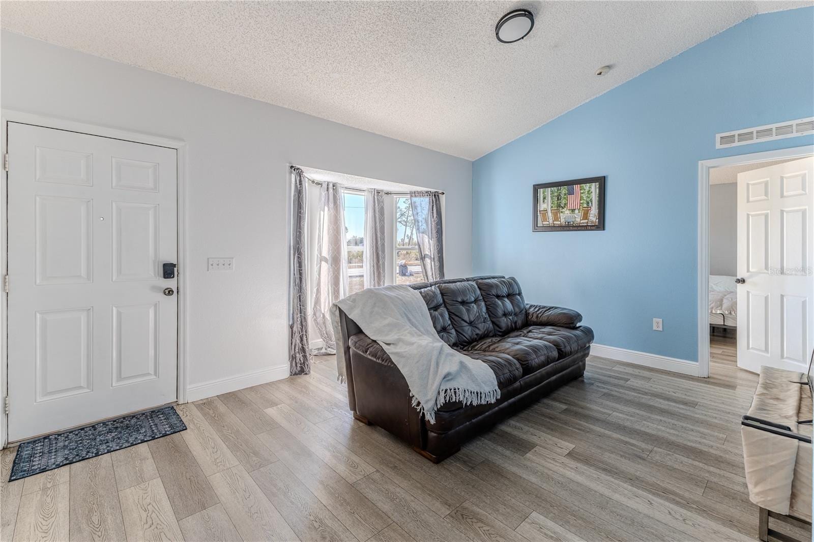 5437 Freeport Dr photo 5