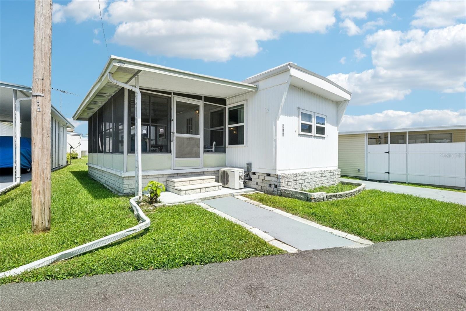 1600 Old Coachman Rd #303 photo 3