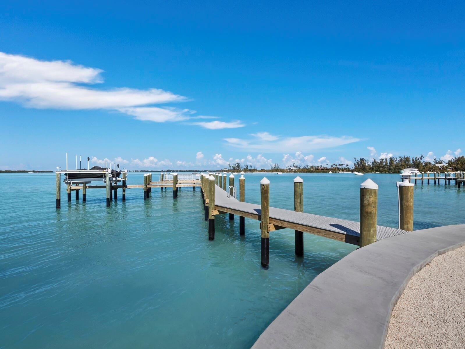 677 Lands End Dr photo 3