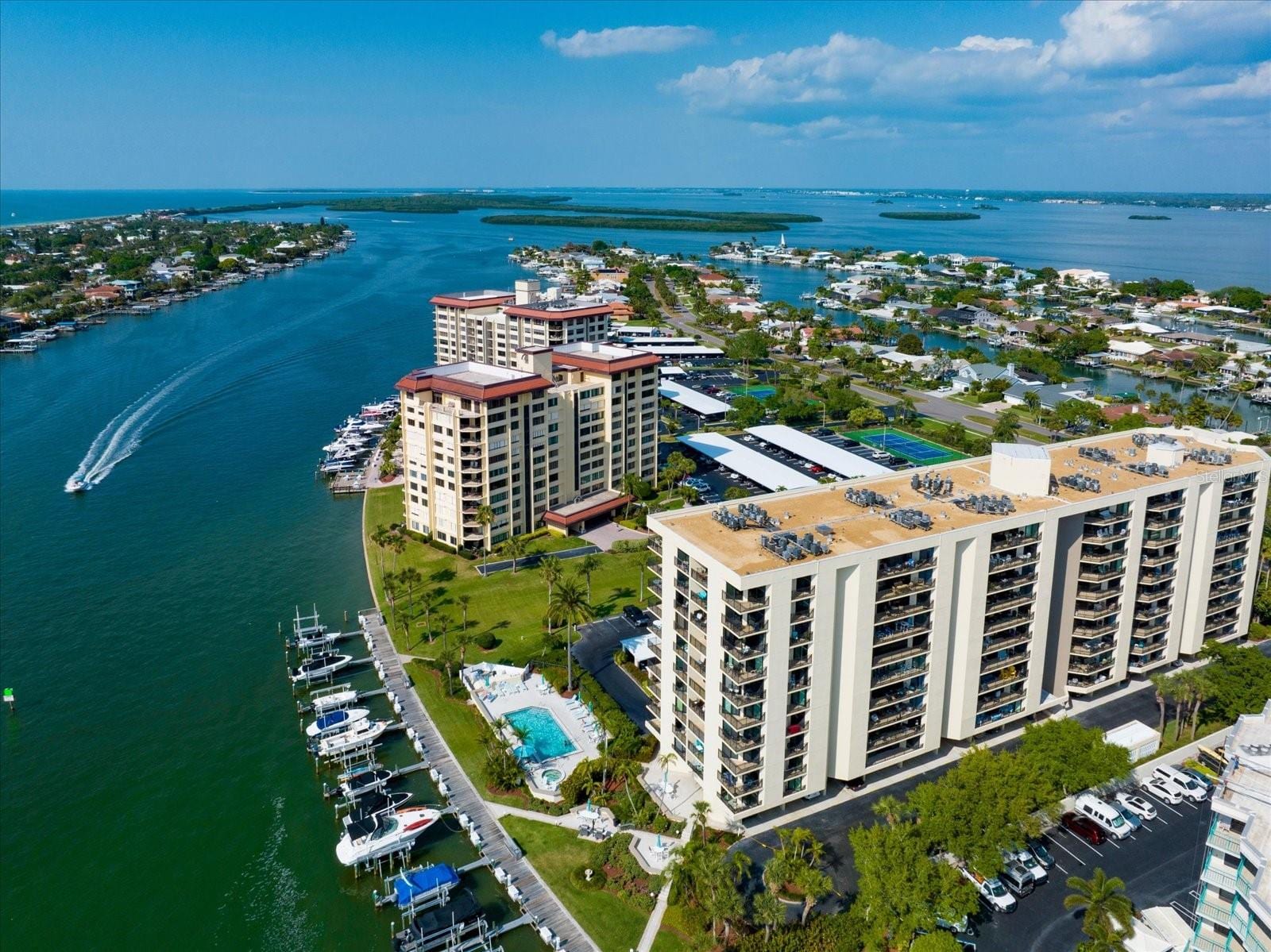 690 Island Way #909 photo 2