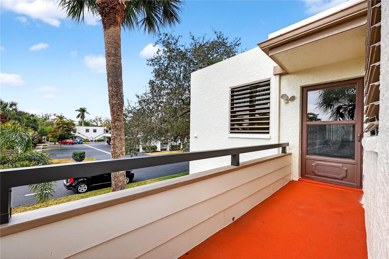 521 Lakeside Dr #521 photo 3