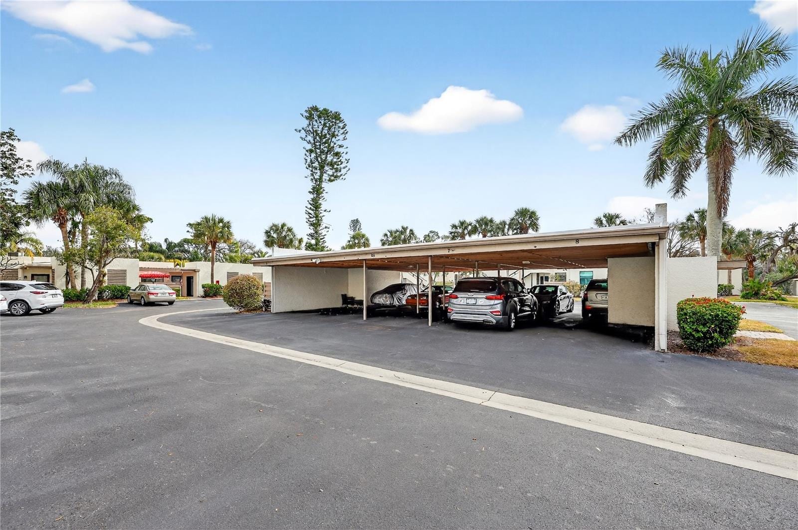 521 Lakeside Dr #521 photo 4