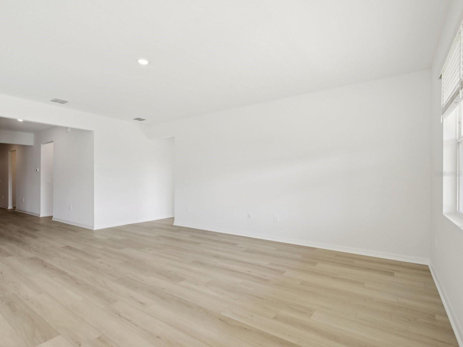 13315 Shellmore Ave photo 2
