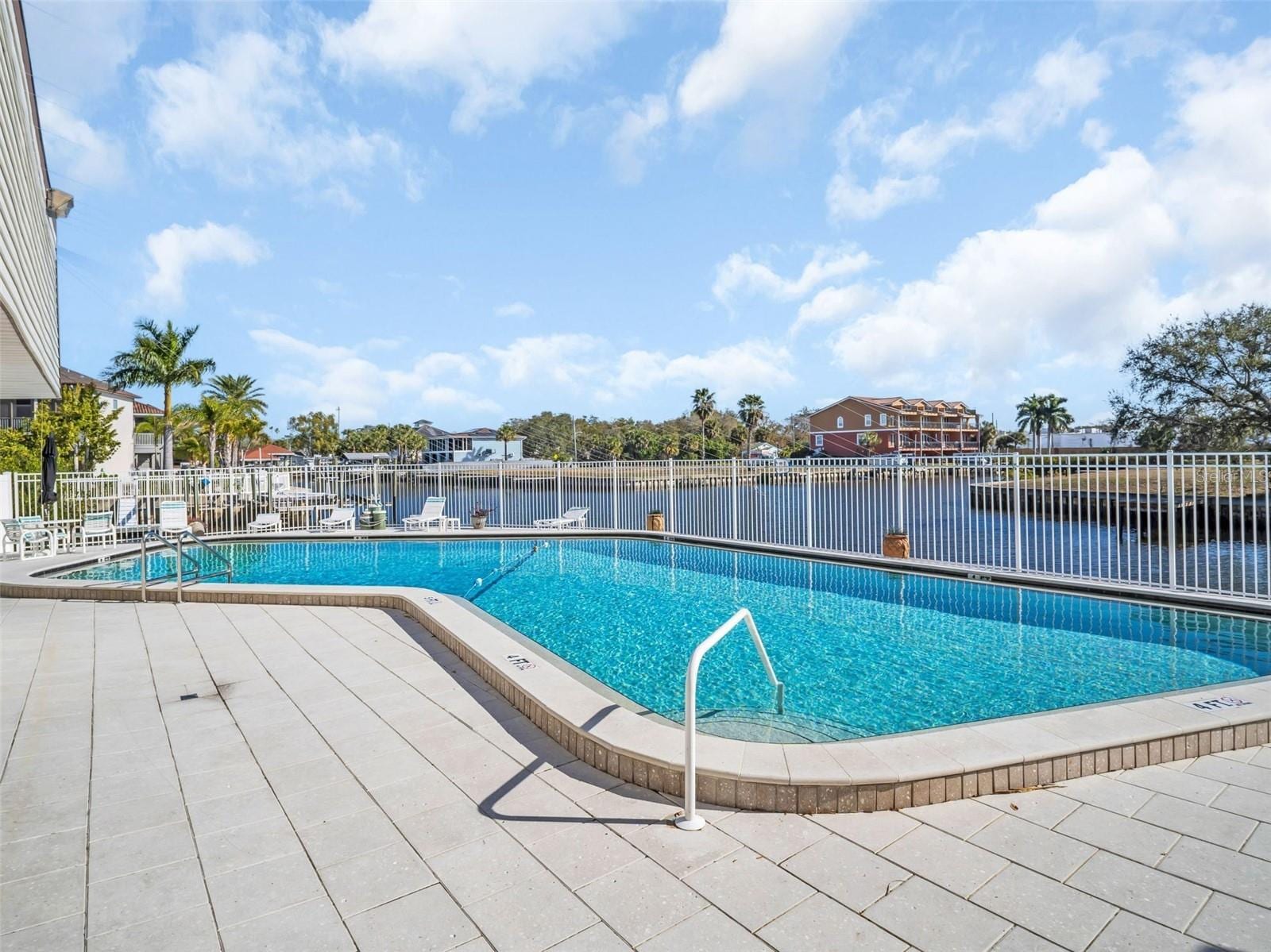 346 Moorings Cove Dr photo 2