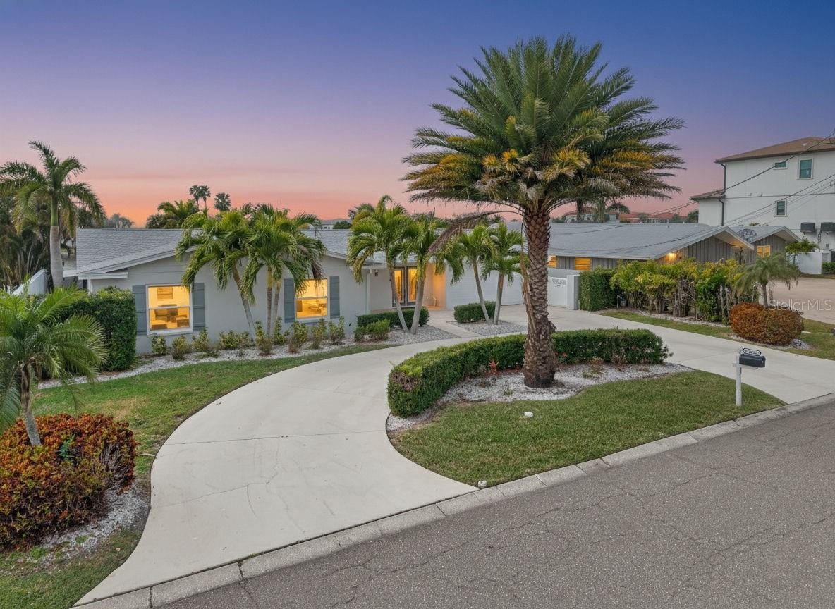 136 Windward Is photo 2