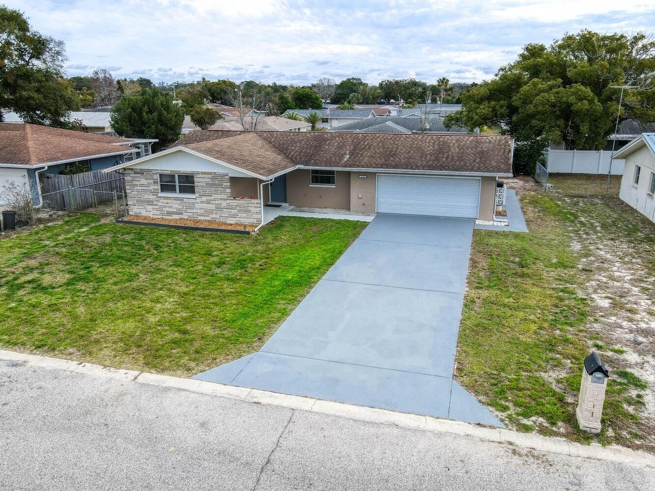 10320 Honeysuckle Ln photo 3
