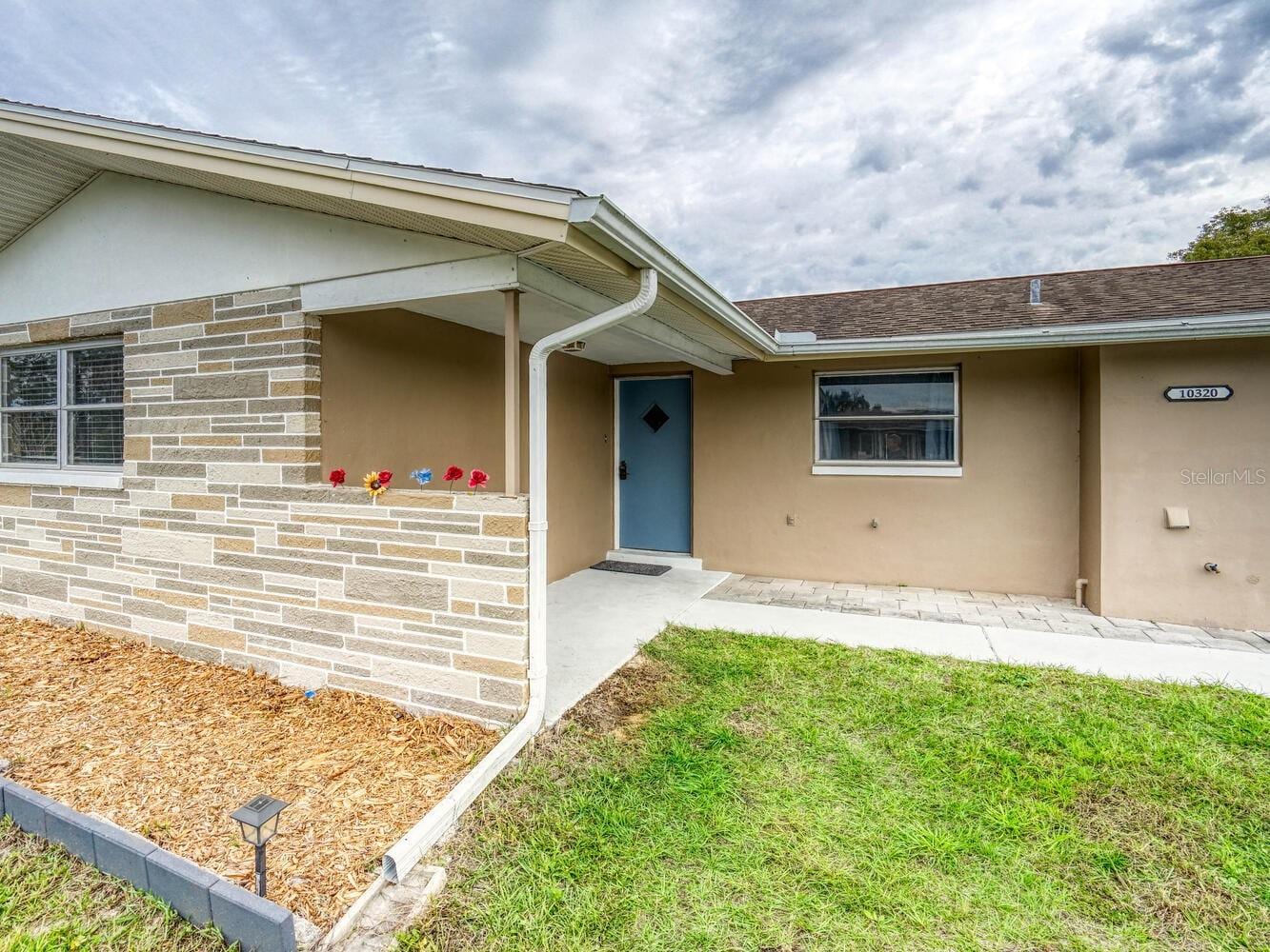 10320 Honeysuckle Ln photo 4