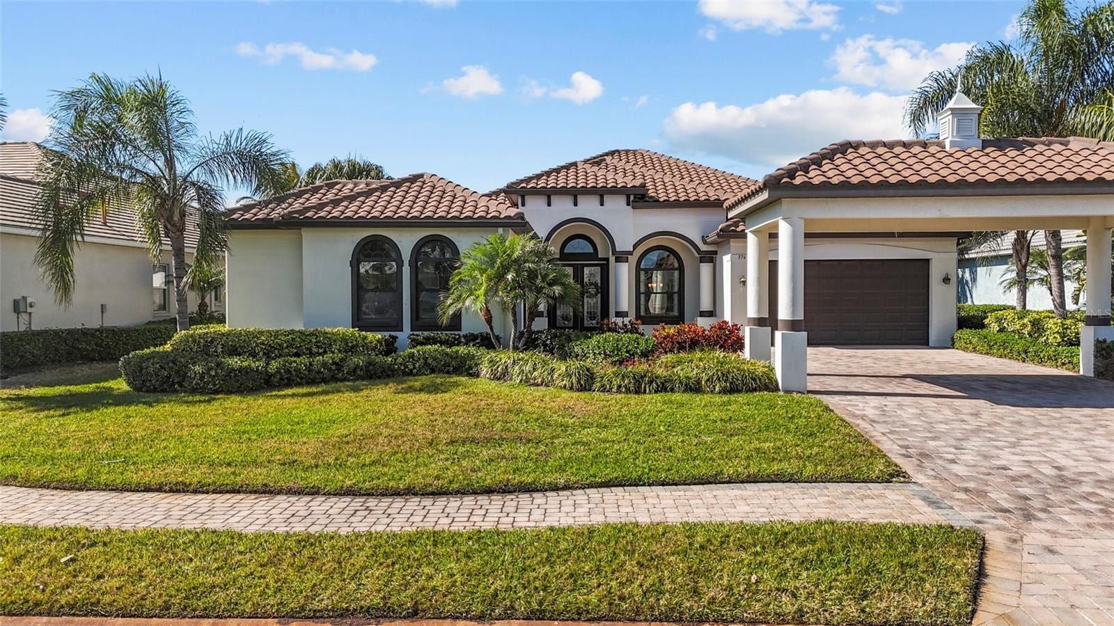 576 Mast Dr photo 2