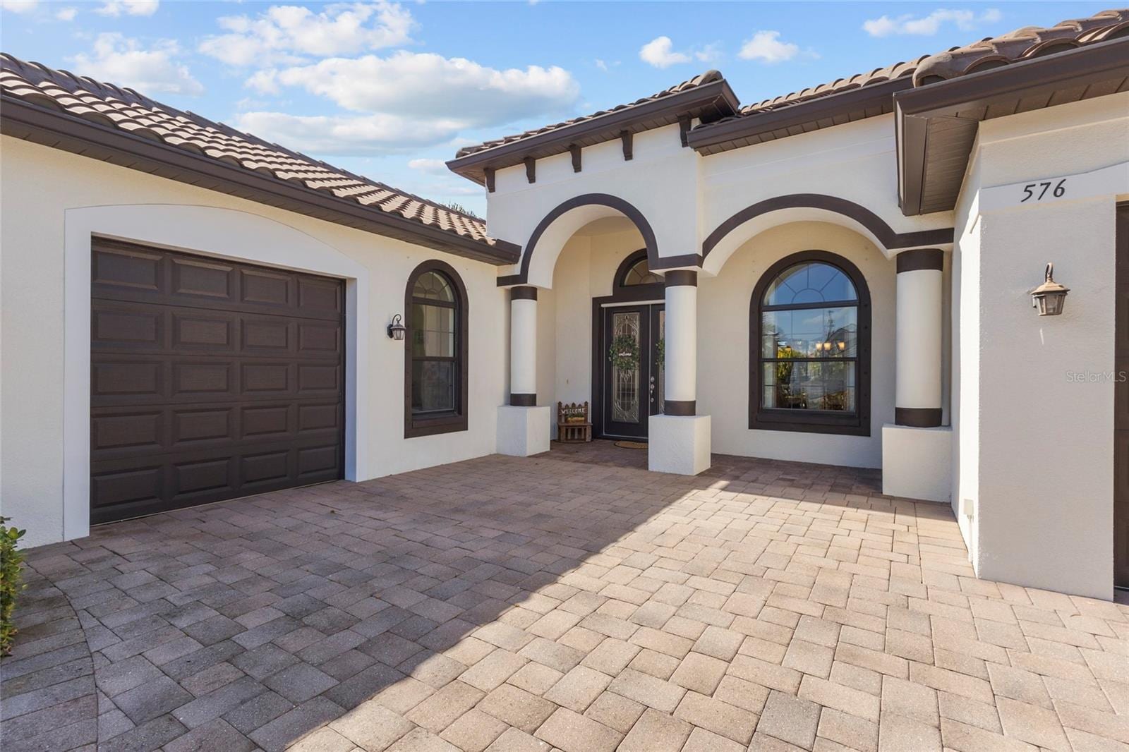 576 Mast Dr photo 3