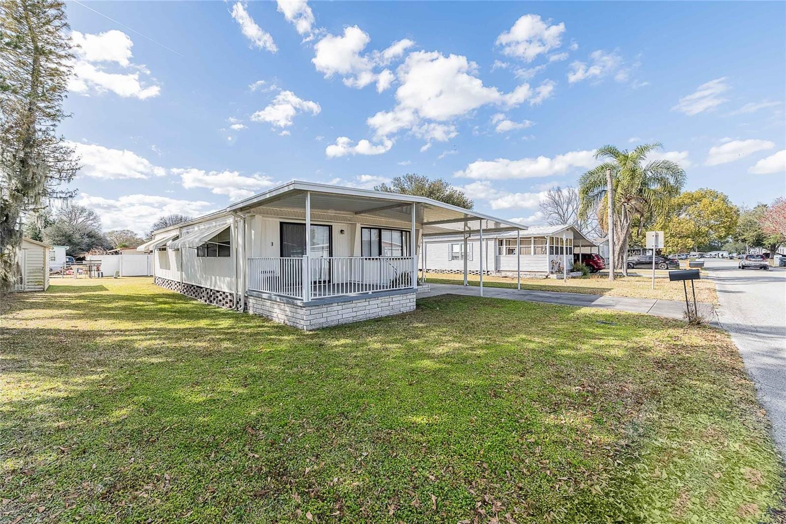 511 Lazy Lake Dr W photo 3