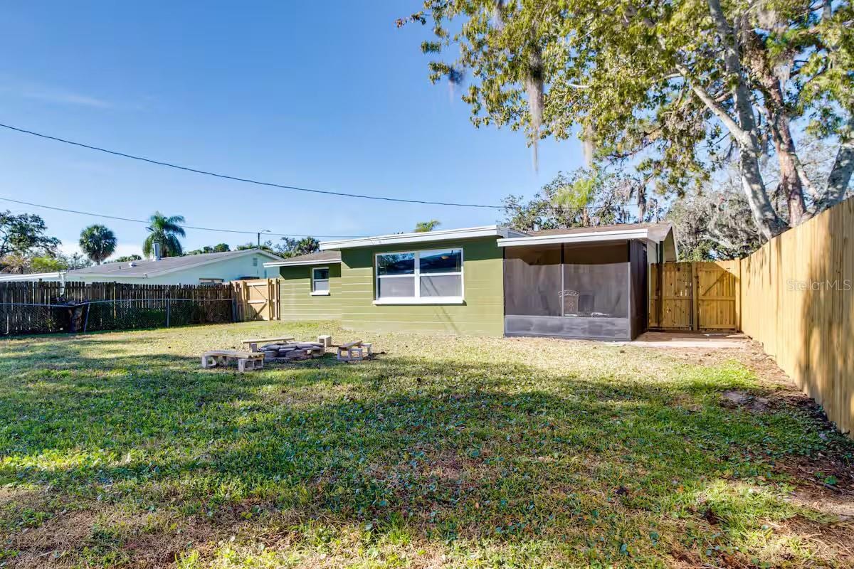 7252 Dianne Dr photo 3